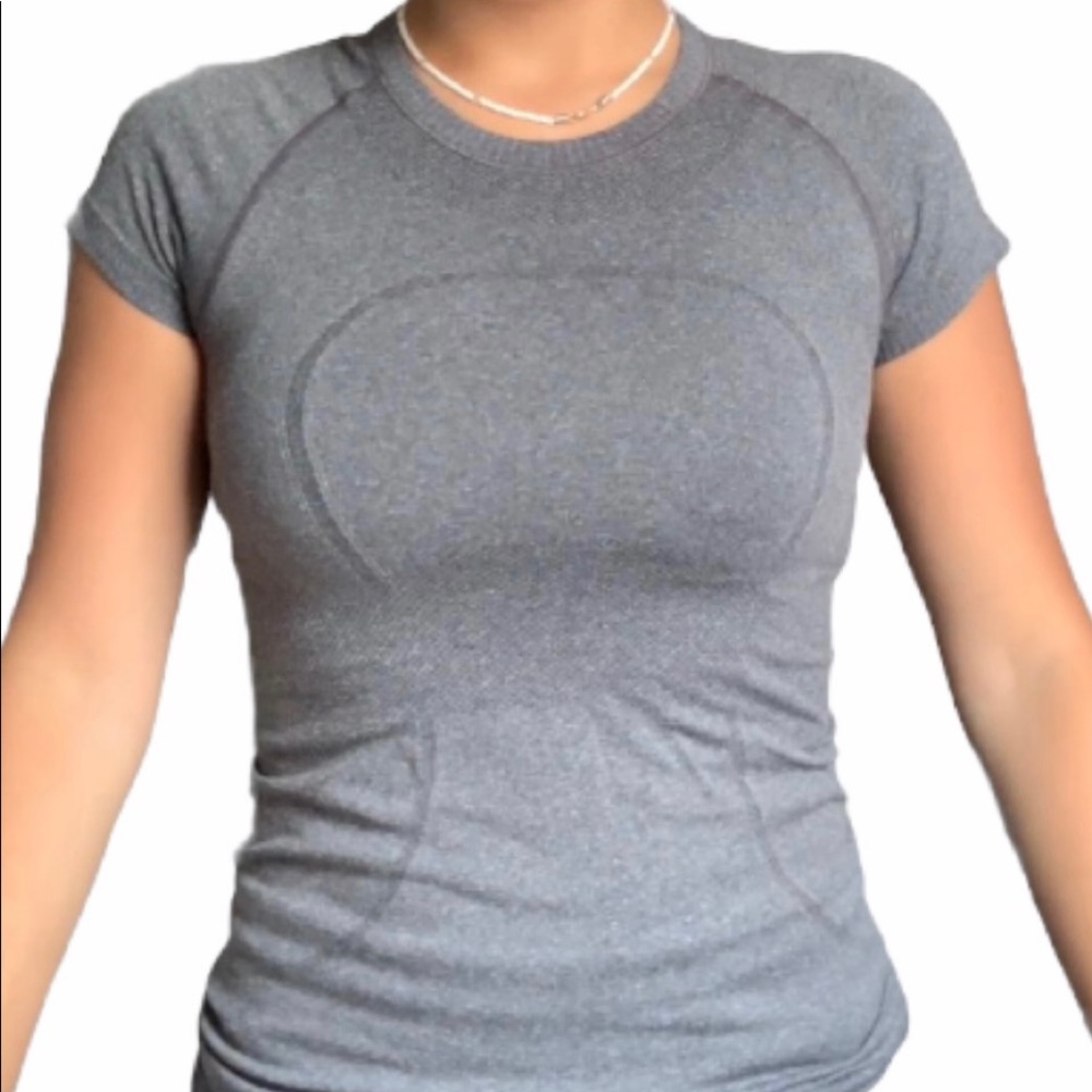 ☀️gray lululemon top